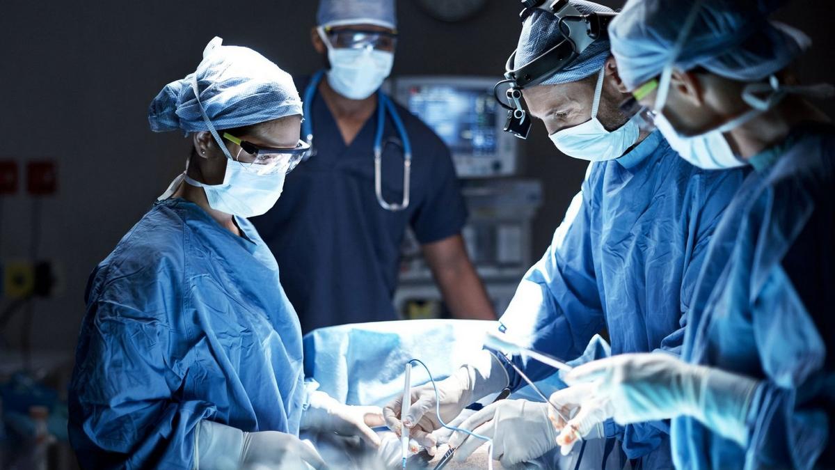 How do heart surgeons perform surgery?
